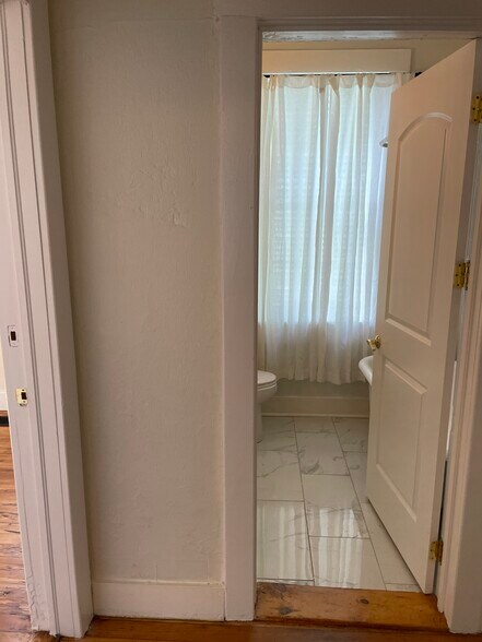 Building Photo - 2206 Bull St