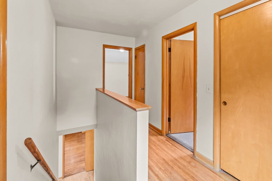 Building Photo - 2024 Southmoor Dr