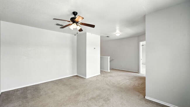 Building Photo - 209 Hinge Loop