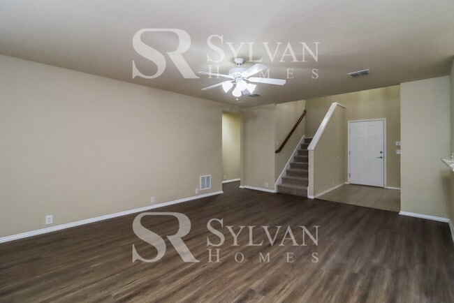 Building Photo - Gorgeous 4 bedroom brick colonial!