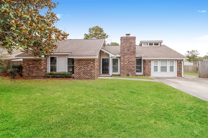 Primary Photo - 209 Buckskin Dr