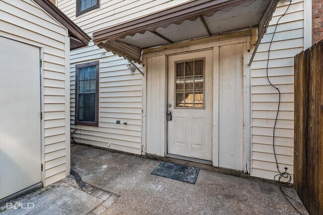 Building Photo - Harts Landing - Right next to the pool! One month half off rent!