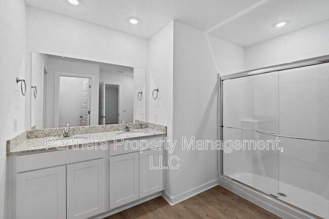 Building Photo - 941 Rentley St