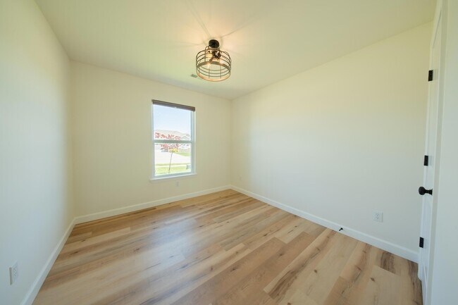 Building Photo - 708 Promenade Dr