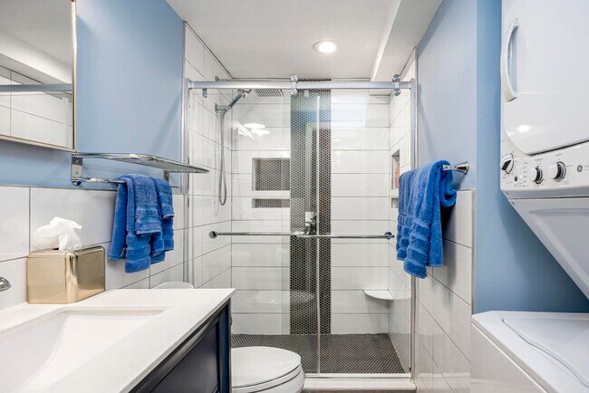 Building Photo - 294 4th St