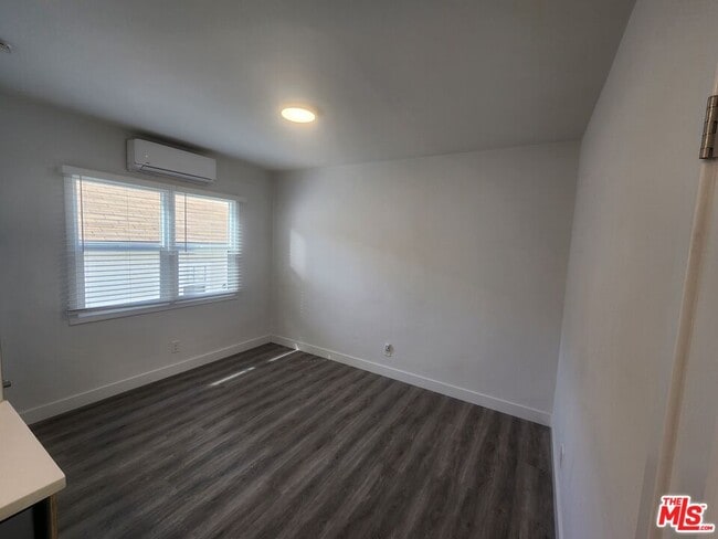 Building Photo - 383 Harvey Dr