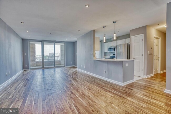 Building Photo - 100 Harborview Dr