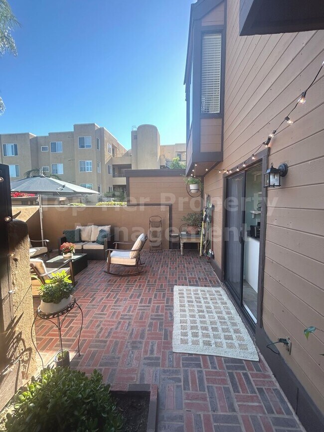 Building Photo - **Beautiful, Fully-Furnished 2 bed / 2.5 bath Townhome in Coastal Carlsbad - Available NOW**