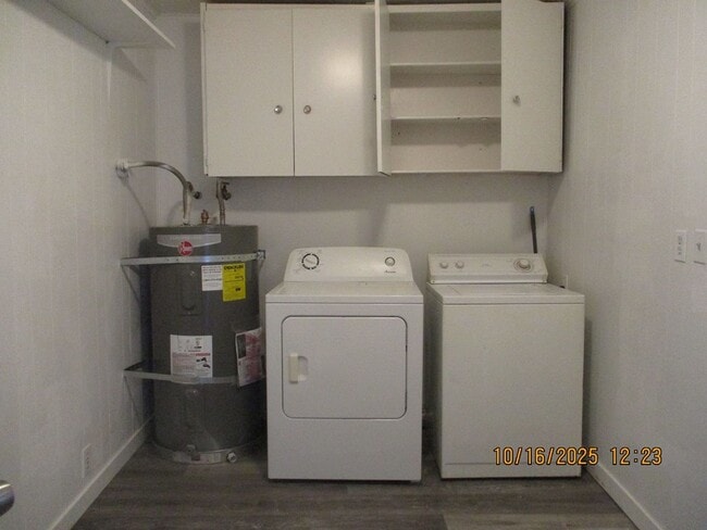 Building Photo - 300 N Tilden St