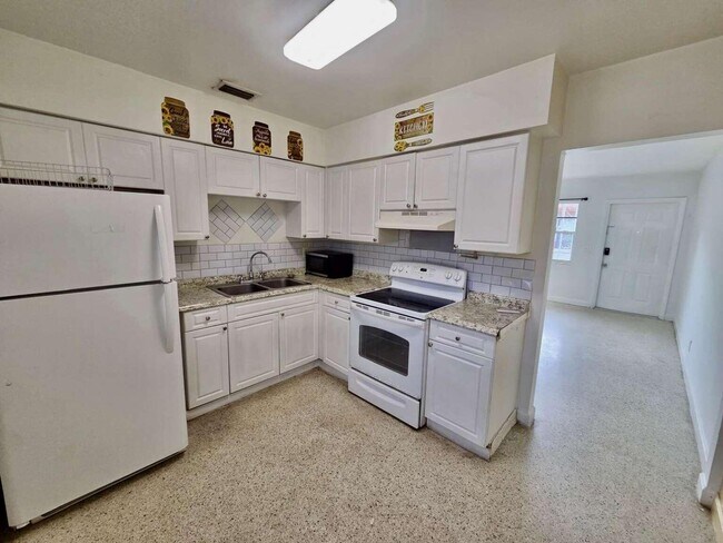 Building Photo - 517 SW 9th St