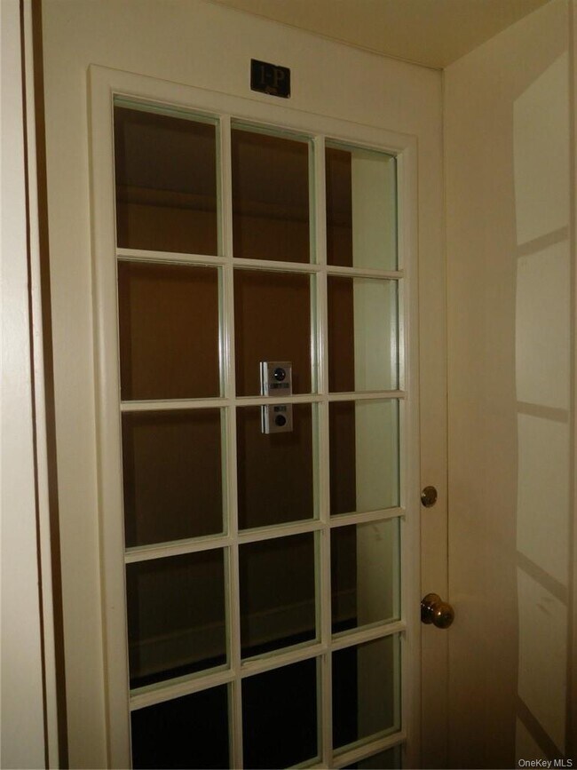 Building Photo - 2 Consulate Dr