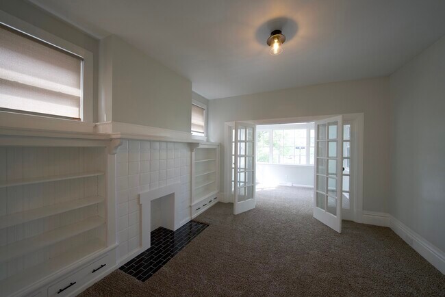 Building Photo - 40 N Meadowcroft Ave
