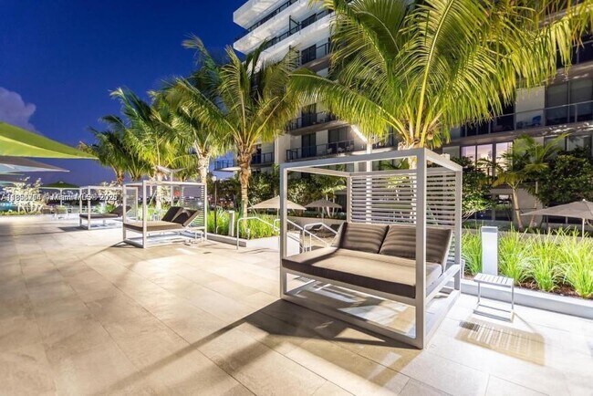 Building Photo - 2 bedroom in Aventura FL 33180