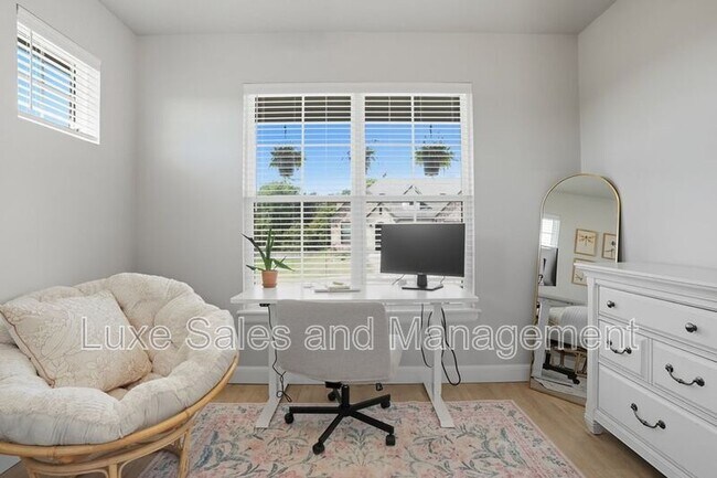 Building Photo - 4200 Abbey Pk Dr