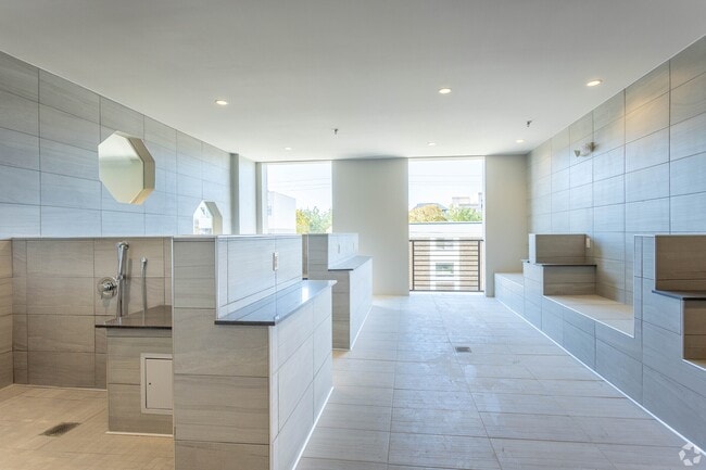 Building Photo - 3636 W Dallas St