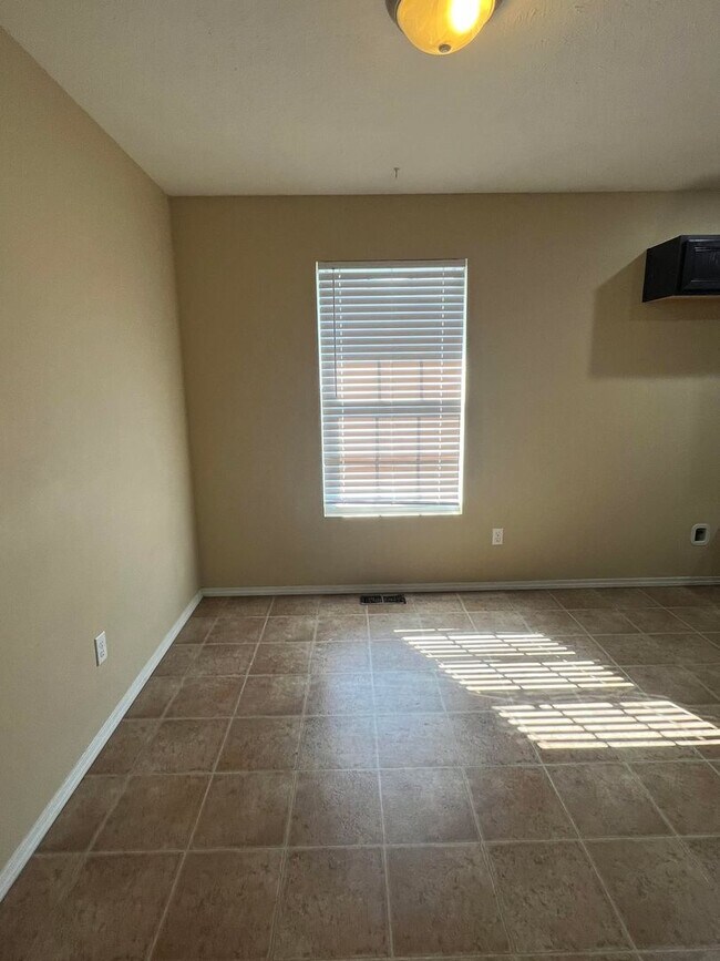 Building Photo - COMING SOON: Beautiful 3 bedroom / 2 bathroom house in Joplin Mo close to Missouri Southern with ...