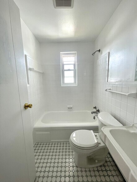 Bathroom - 4191 Hoffman Ave