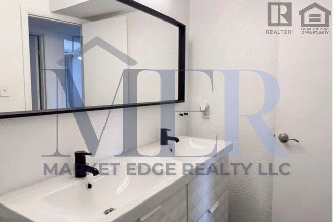 Building Photo - 4711