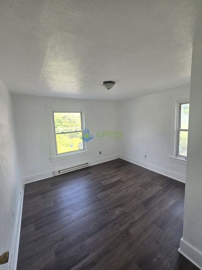 Building Photo - 641 Linden Ave