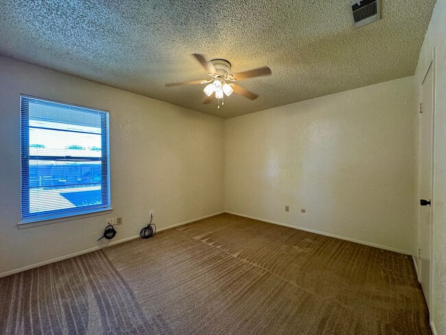 Building Photo - Duplex