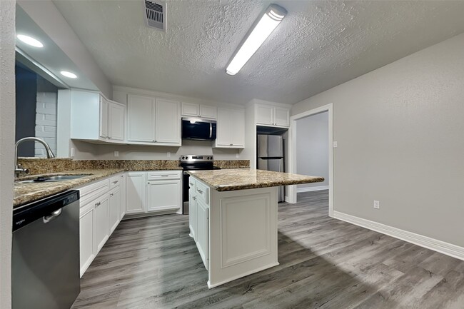 Building Photo - 12015 Woolford Dr