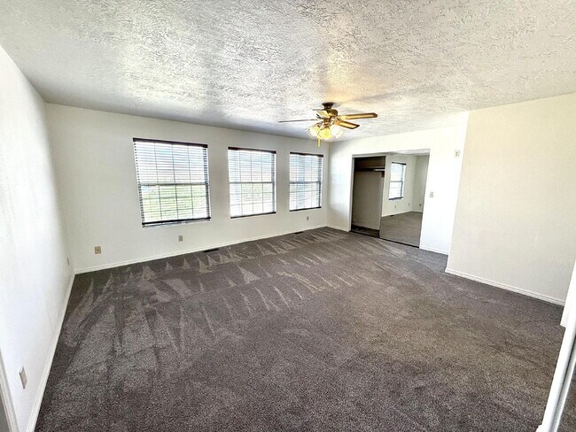 Building Photo - AVAILABLE AUGUST 4TH- RENT - 5 BDRM - 5 1/2 BATH - VIEWS VIEWS VIEWS