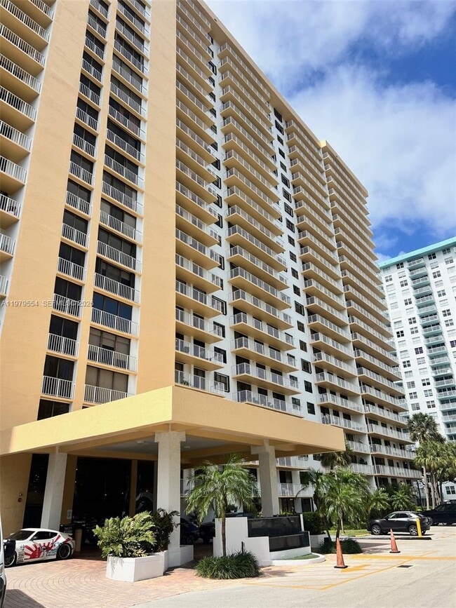 Building Photo - 290 174th St St