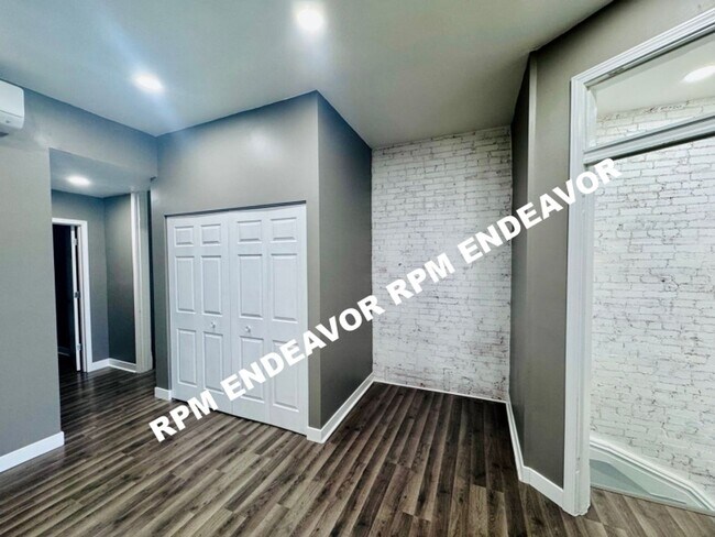 Building Photo - 3230 Pulaski St