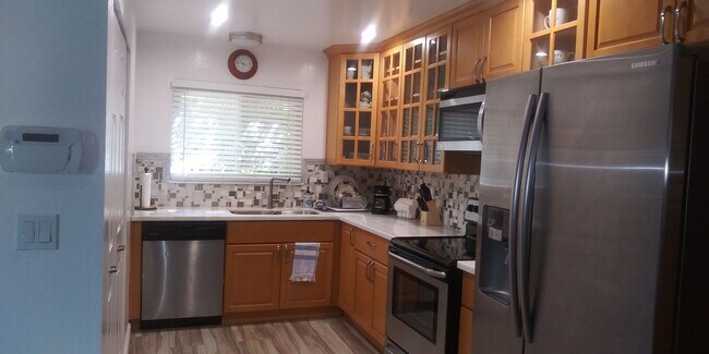 Building Photo - Fully Furnished Condo