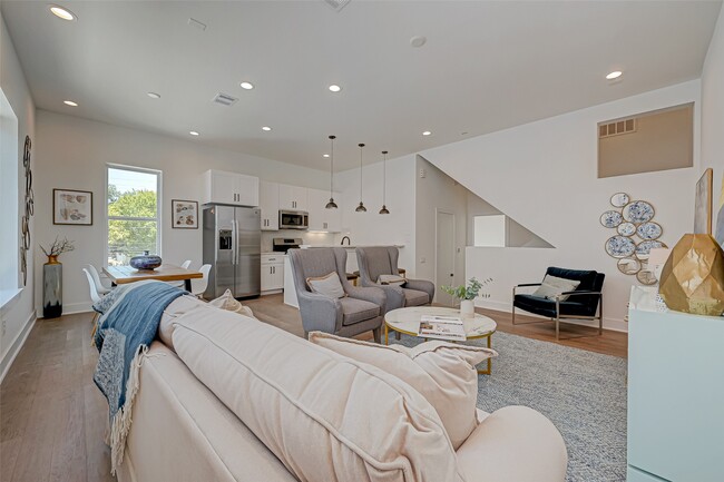 Building Photo - 6129 W Montgomery Rd