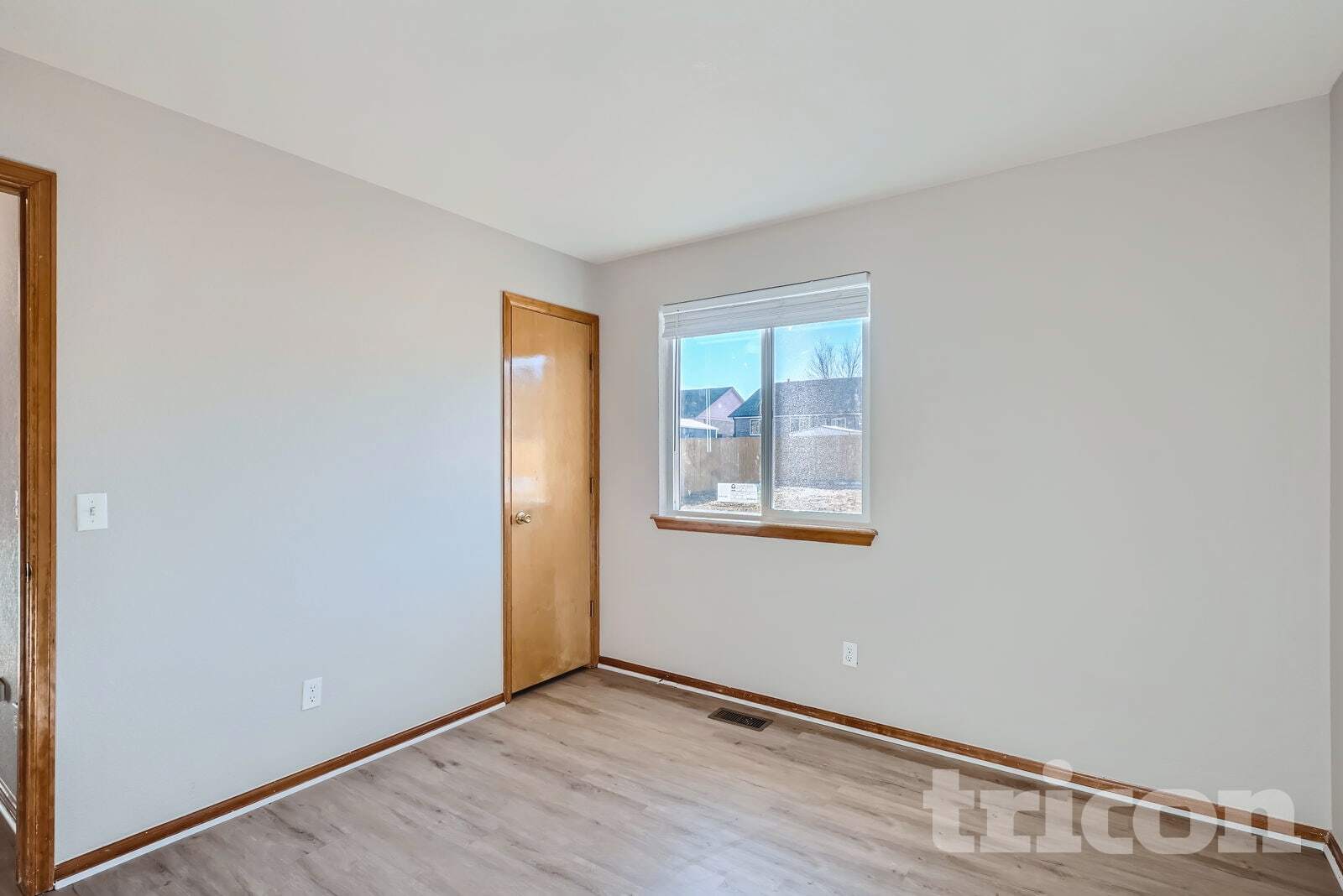Building Photo - 446 W 116th Pl