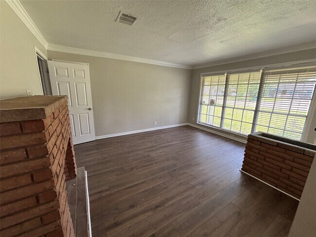 Building Photo - 5827 Reed Rd