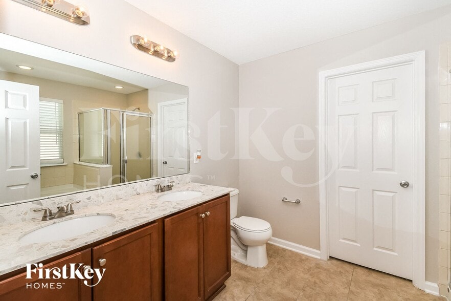 Building Photo - 342 Auburn Oaks Rd E