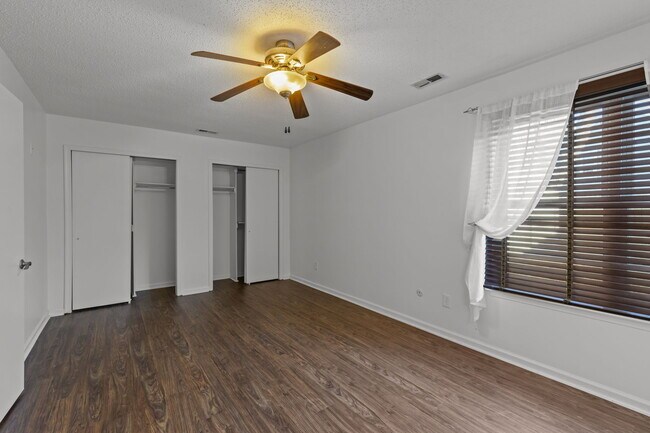 Building Photo - 1012 Danbury Cir