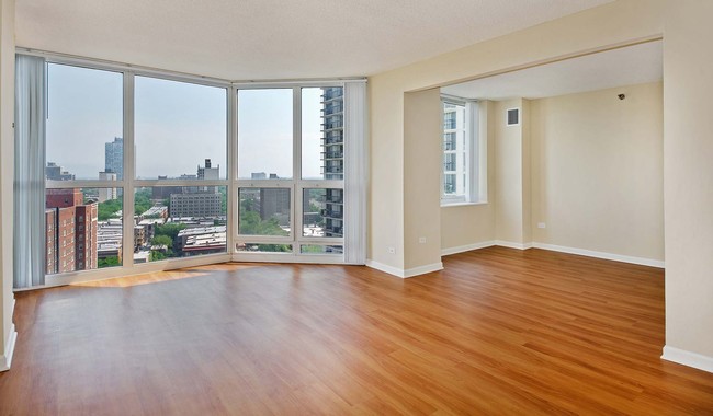 Spacious living room with lots of natural light and an additional study space - Hyde Park Tower