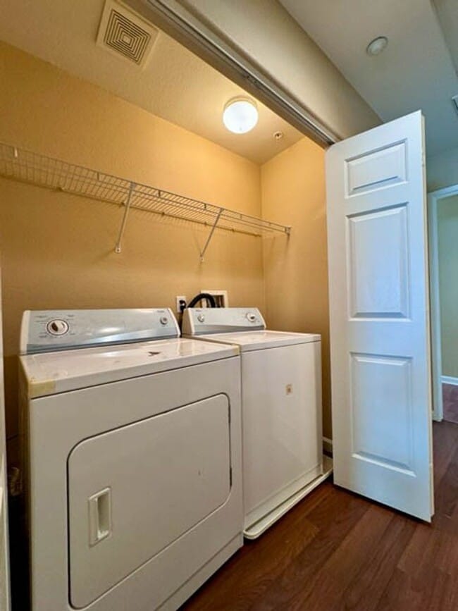 Building Photo - Move-in special! Move in by 12/25 and receive $300 off the first month’s rent! 2 bedroom Condo av...