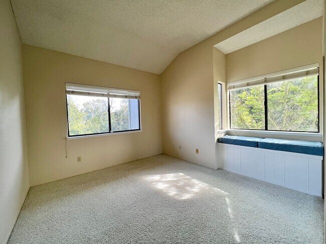 Building Photo - Three Bedroom Napa Condo on River Walk