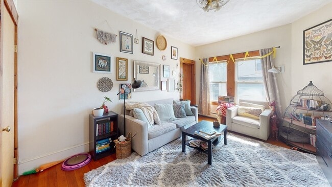 Building Photo - 40 Mozart St