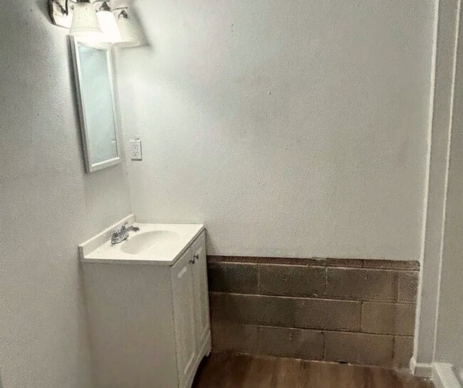 Building Photo - Backhouse Efficiency For Rent