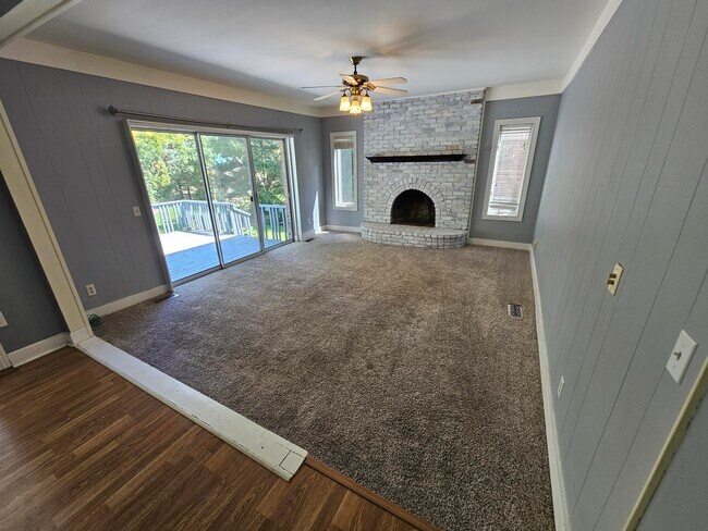 Building Photo - 44180 Richmond Ct