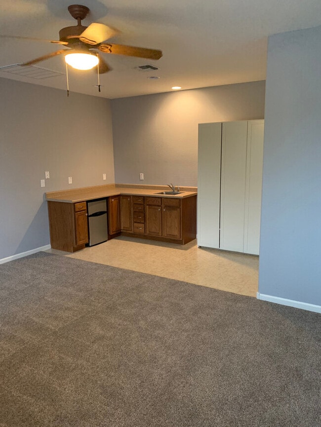 Building Photo - Very Nice 3 bedroom 2 bath home with a guest house