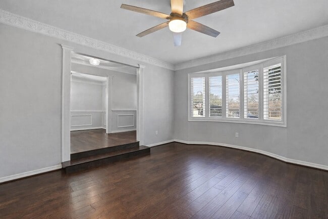 Building Photo - 4301 Bellaire Dr S