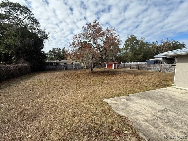 Building Photo - 920 N Lyle Ave