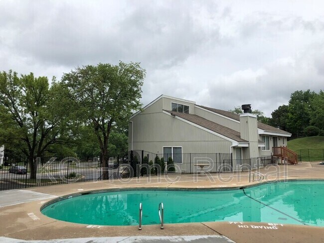 Building Photo - 8506 W 108th Pl