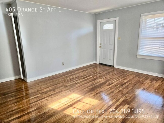 Building Photo - Charming 2-Bedroom Apartment for Rent in C...