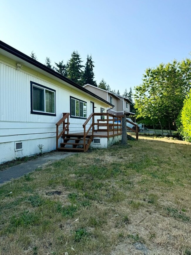 Building Photo - 3 Bedroom 2 Bathroom for Rent.