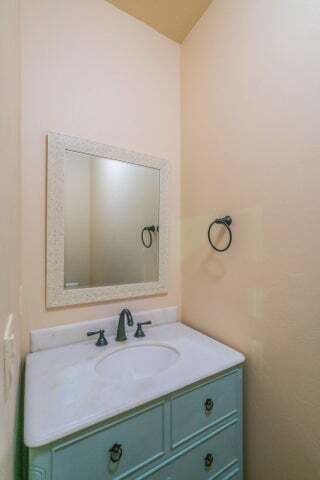 Building Photo - 340 Le Grande Cir