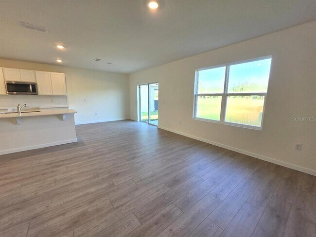 Building Photo - 1025 Champion Ridge Dr