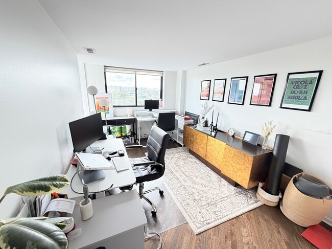 Building Photo - 2012 W St Paul Ave