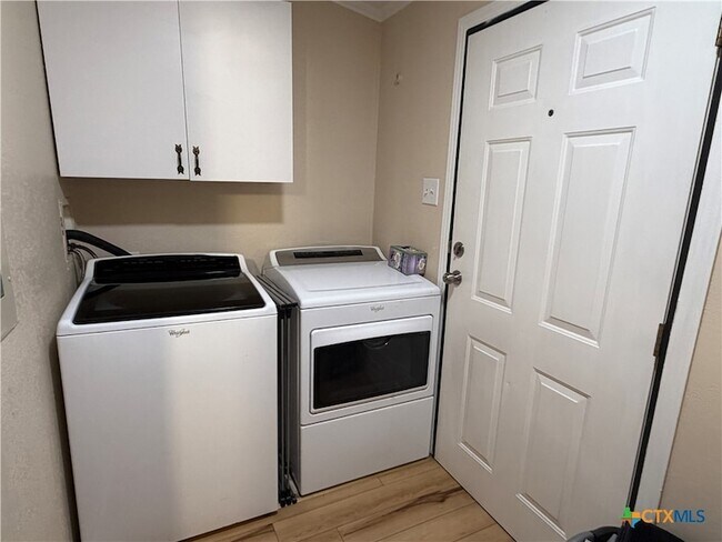 Building Photo - 1707 Pontotoc Trce